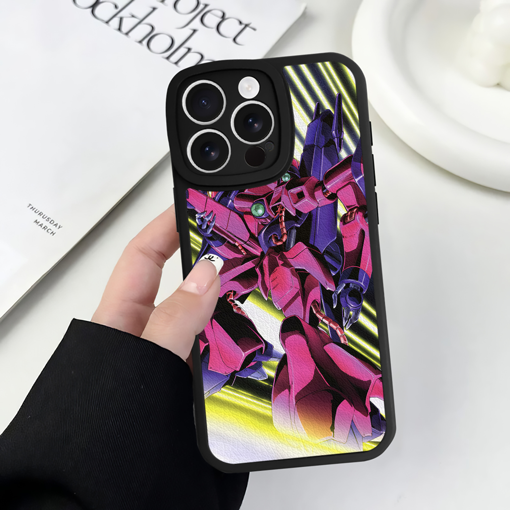 （画像用） 機動戦士ガンダム Mobile Suit Gundam 【iPhone 16シリーズ対応】シリコンスマホケース（レザー調） 材質：シリコン